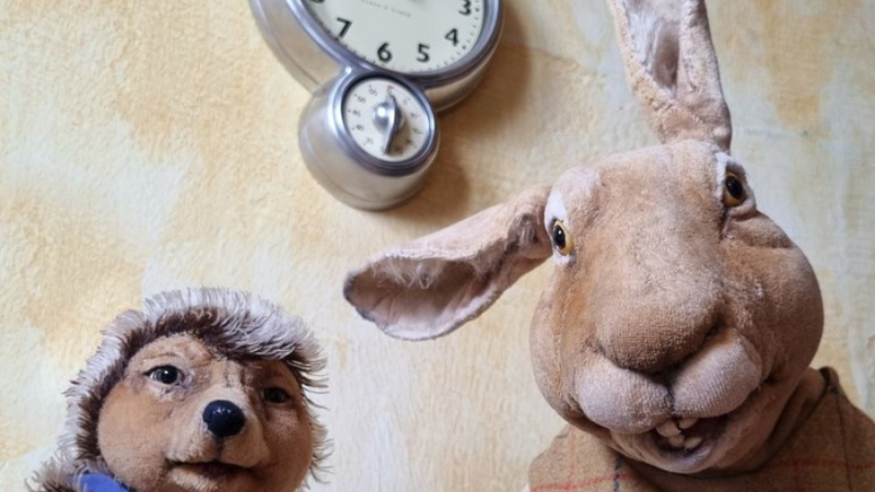 Ein Blick, eine Uhr &hellip; und gleich startet das gro&szlig;e Wettrennen!, &copy; Pierre Sch&auml;fer Produktion