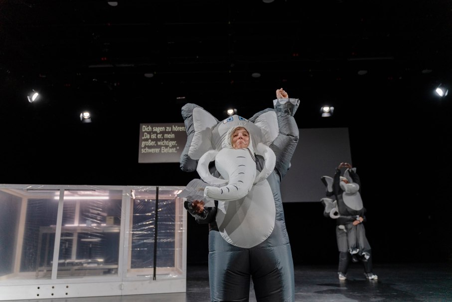 HANDS UP von Tyler Cunningham & Emilia Dorr, &copy; Dominique Brewing