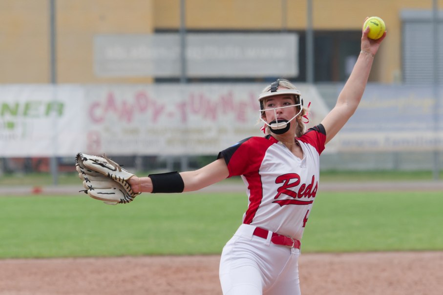 Softball, &copy; IRIS DROBNY