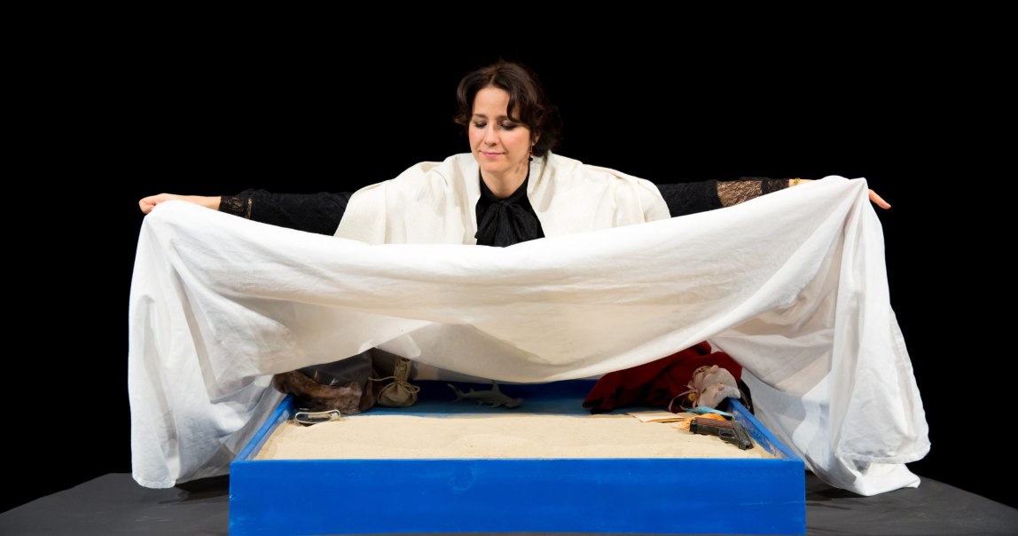 Gabi Gub&aacute;s im Theaterst&uuml;ck "Mit deinem ganzen Wesen", &copy; Gub&aacute;s Gabi