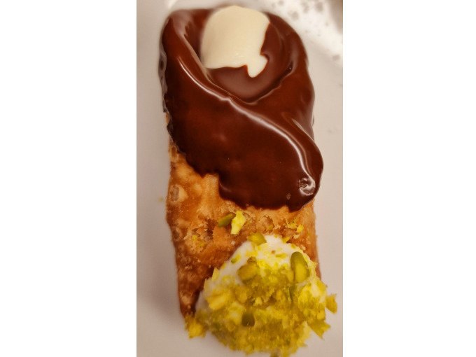 Cannoli with chocolate icing and chopped pistachios on a plate., © Kultweine-Kochwelten-Kunstücke - Kochschule Sonja Lenz Cannoli with chocolate icing and chopped pistachios on a plate., © Kultweine-Kochwelten-Kunstücke - Kochschule Sonja Lenz