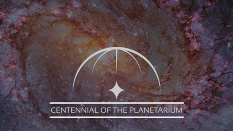 Logo des Planetariums-Jubiläums mit Galaxiehintergrund. Text: "Centennial of the Planetarium". Symbol eines Kuppelplanetariums und Stern., © Planetarium Stuttgart