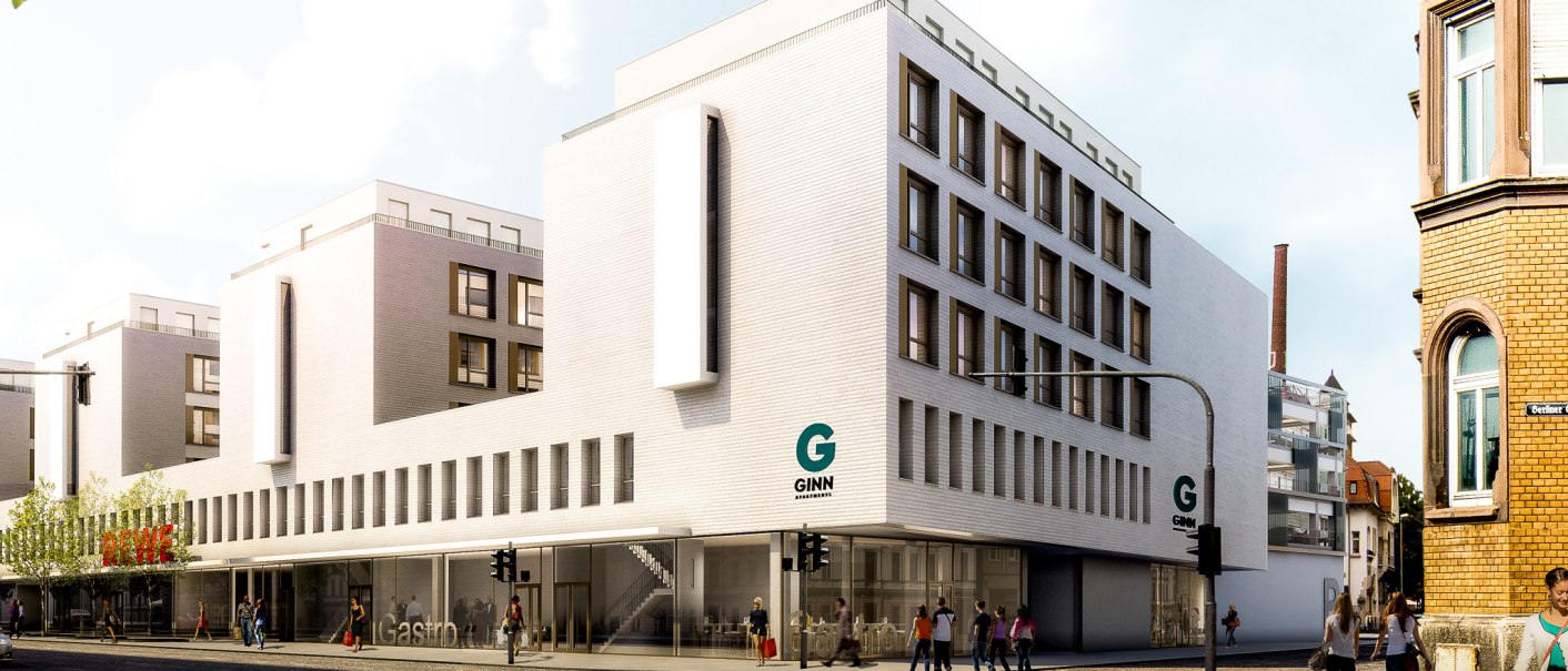 Moderne GINN Apartments in Esslingen, weißes Gebäude mit großen Fenstern. Menschen gehen auf der Straße, sonniger Tag., © GINN Apartments Esslingen Moderne GINN Apartments in Esslingen, weißes Gebäude mit großen Fenstern. Menschen gehen auf der Straße, sonniger Tag., © GINN Apartments Esslingen