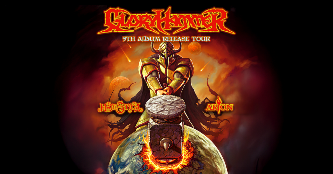 Ein episches Poster zur Gloryhammer 5th Album Release Tour 2026 zeigt einen Krieger, der einen Hammer auf die Erde schl&auml;gt, umgeben von Planeten und Feuer., &copy; links im Bild