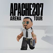 Figur in Pilotenuniform mit Sonnenbrille und Pilotenhut, darüber 'APACHE 207 ARENA TOUR'., © links im Bild Figur in Pilotenuniform mit Sonnenbrille und Pilotenhut, darüber 'APACHE 207 ARENA TOUR'., © links im Bild