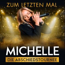 Sängerin auf Bühne mit Mikrofon, umgeben von Lichtern. Text: 'Zum letzten Mal - Michelle - Die Abschiedstournee'., © links im Bild Sängerin auf Bühne mit Mikrofon, umgeben von Lichtern. Text: 'Zum letzten Mal - Michelle - Die Abschiedstournee'., © links im Bild