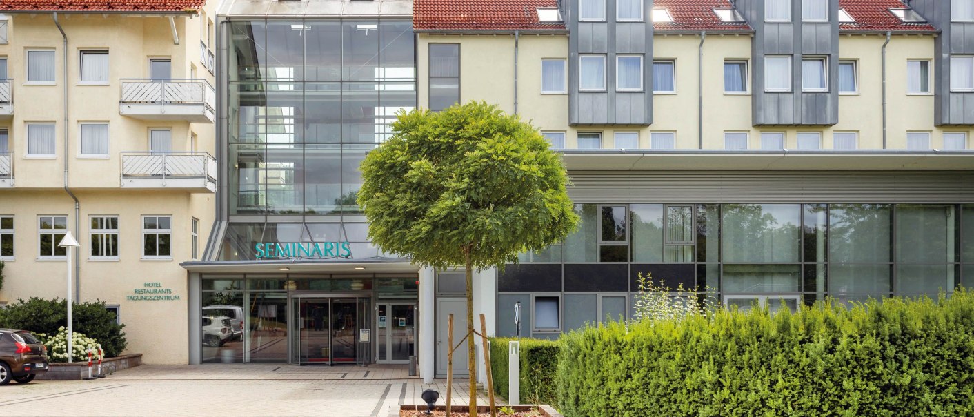 Hoteleingang, © Seminaris Hotel Bad Boll Hoteleingang, © Seminaris Hotel Bad Boll