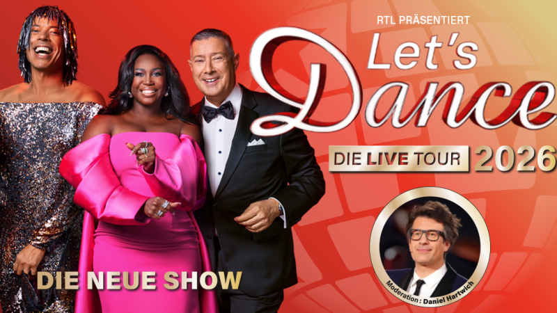 Werbung f&uuml;r die Let's Dance Live-Tour 2026 mit drei Personen in eleganter Kleidung und einem Moderator im Kreis. Der Hintergrund ist rot mit dem Tour-Logo., &copy; links im Bild
