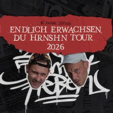 Poster der 257ers Tour 2026 mit dem Titel 'ENDLICH ERWACHSEN, DU HRNSHN'. Zwei Gesichter und Graffiti im Hintergrund., © links im Bild Poster der 257ers Tour 2026 mit dem Titel 'ENDLICH ERWACHSEN, DU HRNSHN'. Zwei Gesichter und Graffiti im Hintergrund., © links im Bild