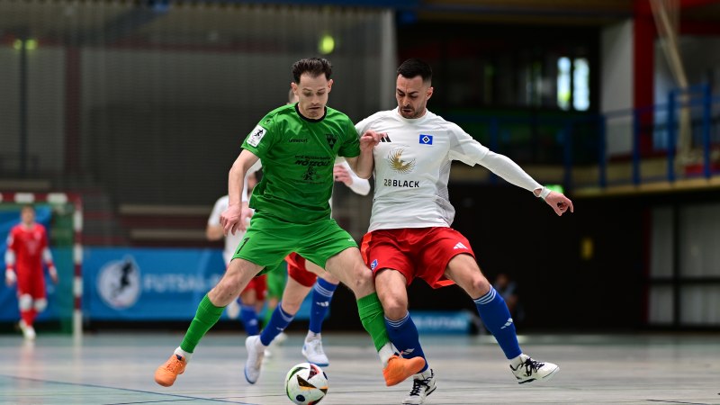 Mergim Mergim Dervishaj im Zweikampf, &copy; Felix Schlikis/Der Sportfotograf for TSV Weilimdorf