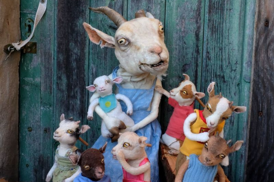 Alle sieben Gei&szlig;lein mit ihrer liebevollen Mutter., &copy; Pierre Sch&auml;fer Produktion