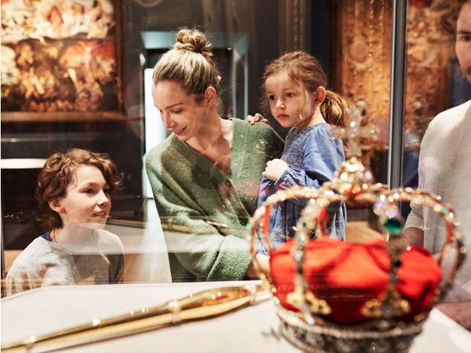 Familienführung | Die Württembergische Krone, © Landesmuseum Württemberg Familienführung | Die Württembergische Krone, © Landesmuseum Württemberg