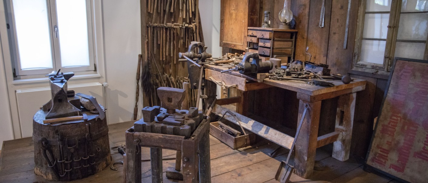 Eine Ansicht der Ausstellung im Obergeschoss, © SMG, A. Mende Eine Ansicht der Ausstellung im Obergeschoss, © SMG, A. Mende