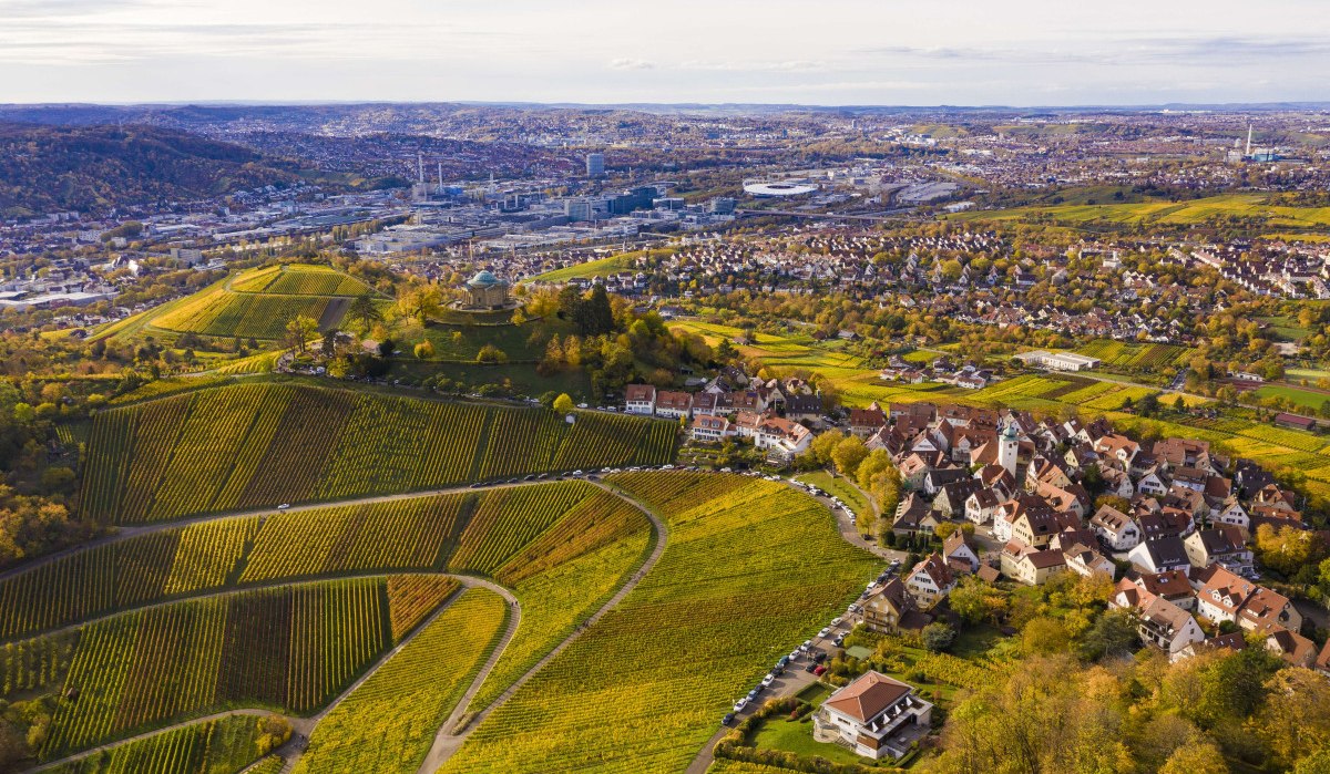 Aerial view of vineyards, the burial chapel on the Württemberg and the Rotenberg near Stuttgart in the fall., © Stuttgart-Marketing GmbH, Werner Dieterich