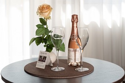 bottle Rosé sparkling wine 0,375l, © Hotel Weinstadt