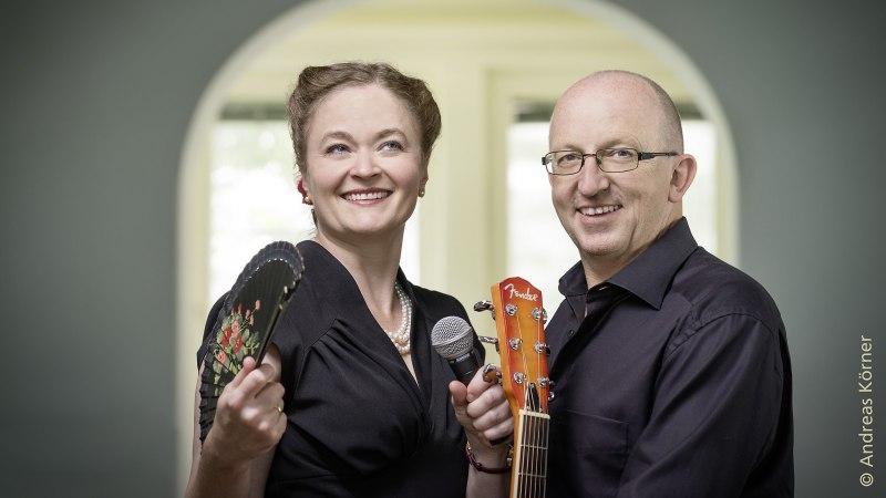 Ännie und Jogs: Annette "Ännie" Schmidt - Gesang, Ukulele und Jürgen "Jogs" Burkart - Gesang, Gitarre., © Andreas Körner Ännie und Jogs: Annette "Ännie" Schmidt - Gesang, Ukulele und Jürgen "Jogs" Burkart - Gesang, Gitarre., © Andreas Körner