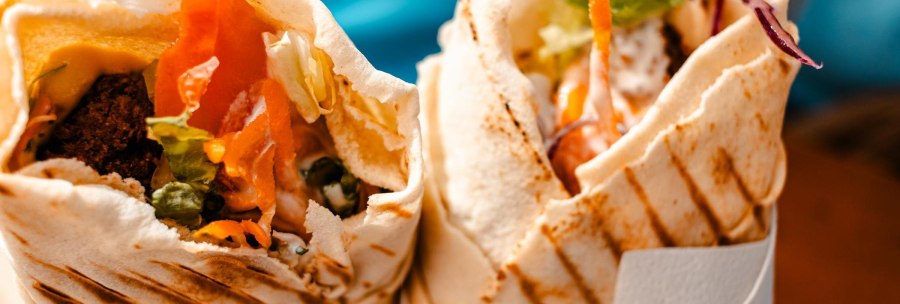 Two filled wraps with vegetables and falafel, appetizingly arranged. Close-up shows fresh ingredients and grilled bread., &copy; Stuttgart Marketing GmbH, Sarah Schmid