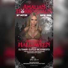 Werbeplakat für Amalias Horrorhaus Halloween-Event am 31. Oktober mit DJs und MC, Spinnweben und Vollmond im Hintergrund., © links im Bild Werbeplakat für Amalias Horrorhaus Halloween-Event am 31. Oktober mit DJs und MC, Spinnweben und Vollmond im Hintergrund., © links im Bild
