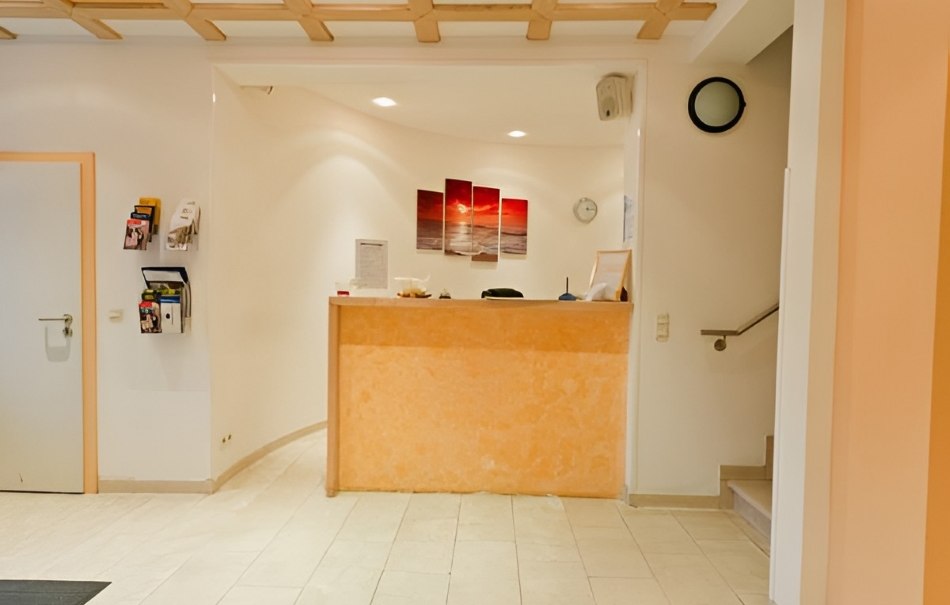 A reception area with a counter, mural, brochure holder and a clock on the wall. Bright, friendly atmosphere., © Hotel Neuwirtshaus A reception area with a counter, mural, brochure holder and a clock on the wall. Bright, friendly atmosphere., © Hotel Neuwirtshaus