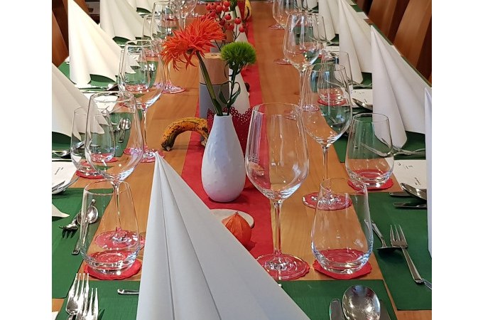 Wine & Dine - Bei Sonja am Tisch in der Kochschule Sonja Lenz in Stuttgart-Hedelfingen, &copy; Kultweine-Kochwelten-Kunst&uuml;cke - Kochschule Sonja Lenz