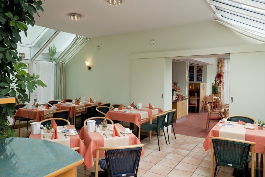 Have your breakfast in our wintergarden, © Hotel Möhringer Hof Have your breakfast in our wintergarden, © Hotel Möhringer Hof