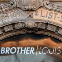 Detail einer historischen Geb&auml;udefassade mit der Aufschrift 'BROTHER LOUIS' in einem modernen Schaufenster., &copy; Stuttgart-Marketing GmbH, Sarah Schmid