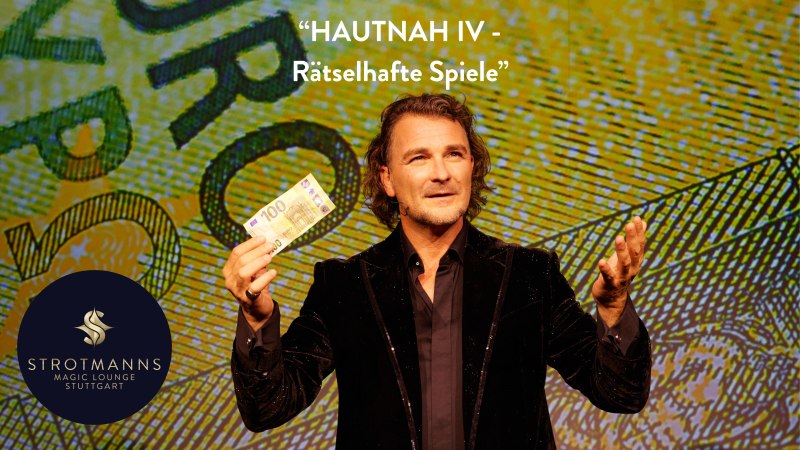 Ein Mann in schwarzem Anzug hält einen 100-Euro-Schein vor einem bunten Hintergrund. Text: 'HAUTNAH IV - Rätselhafte Spiele'. Logo von Strotmanns Magic Lounge Stuttgart., © Strotmanns Magic Lounge