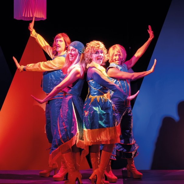 ABBA - "Waterloo" in the ball pit, © Altes Schauspielhaus und Komödie im Marquardt e.V. ABBA - "Waterloo" in the ball pit, © Altes Schauspielhaus und Komödie im Marquardt e.V.