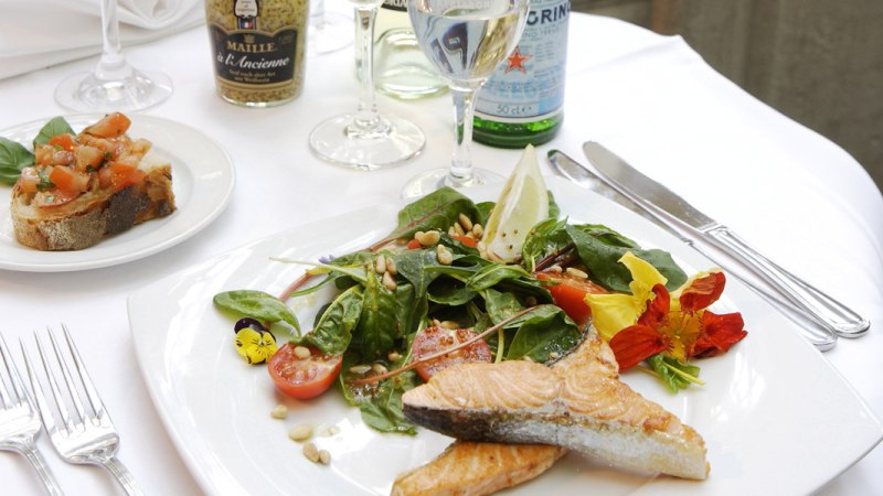 Spring menu at the Marktst&uuml;ble in the Stuttgart market hall, &copy; Loo&szlig; Kulinarisches OHG