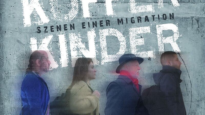 Vier Personen mit Koffern vor grauem Hintergrund, Titel 'Kofferkinder – Szenen einer Migration'., © tri-bühne e.V. Vier Personen mit Koffern vor grauem Hintergrund, Titel 'Kofferkinder – Szenen einer Migration'., © tri-bühne e.V.