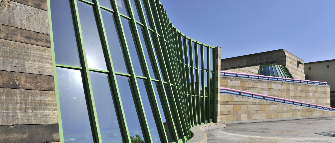 Postmodern building by the architect Stirling., &copy; VOLKER NAUMANN    FOTOGRAFIE