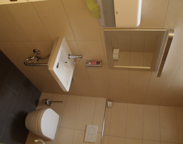 OLYMPUS DIGITAL CAMERA, © TOMAS