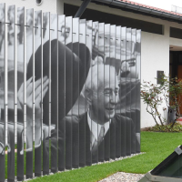 The Theodor-Heuss-Haus in Stuttgart is showing a photo installation with black and white images on vertical struts. Plants can be seen in the foreground., &copy; Stiftung Bundespr&auml;sident Theodor-Heuss-Haus / Franziska Kraufmann