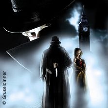 Ein mysteri&ouml;ser Mann mit Hut und Mantel steht vor einer Frau, im Hintergrund ist der Big Ben zu sehen. Die Szene ist neblig und d&uuml;ster., &copy; links im Bild