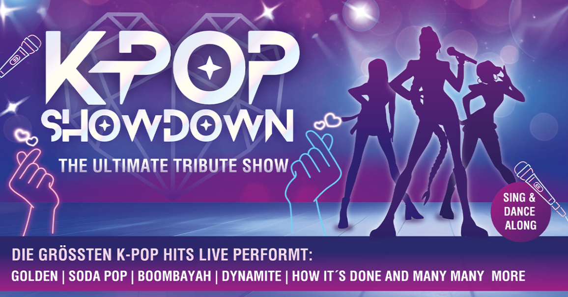 Plakat f&uuml;r die K-POP Showdown Tribute Show mit T&auml;nzersilhouetten und beliebten K-Pop-Songs wie 'Golden' und 'Dynamite'., &copy; links im Bild