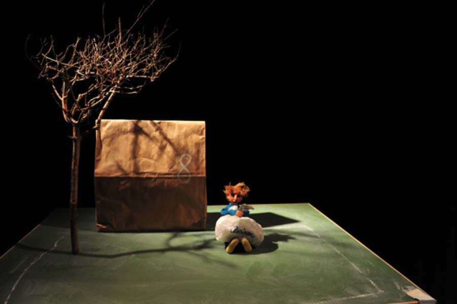 Manchmal beginnt ein Abenteuer direkt vor der Haust&uuml;r., &copy; Figurentheater Unterwegs