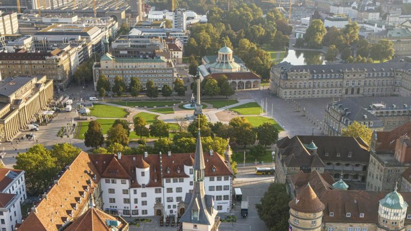 Schlossplatz, Drone shot, &copy; Stuttgart-Marketing GmbH, Sarah Schmid