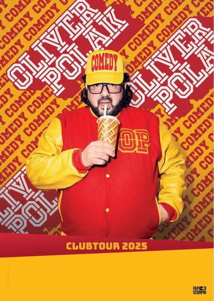 A man in a red and yellow jacket with a 'comedy' cap drinks from a cup. The background shows the name 'Oliver Polak'., © Theaterhaus Stuttgart e.V. A man in a red and yellow jacket with a 'comedy' cap drinks from a cup. The background shows the name 'Oliver Polak'., © Theaterhaus Stuttgart e.V.