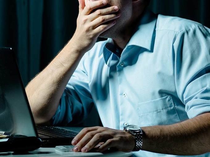 A man in a blue shirt sits thoughtfully in front of a laptop, his hand in front of his face. He is wearing a watch and has a small device on the table., © ExitGames Stuttgart A man in a blue shirt sits thoughtfully in front of a laptop, his hand in front of his face. He is wearing a watch and has a small device on the table., © ExitGames Stuttgart