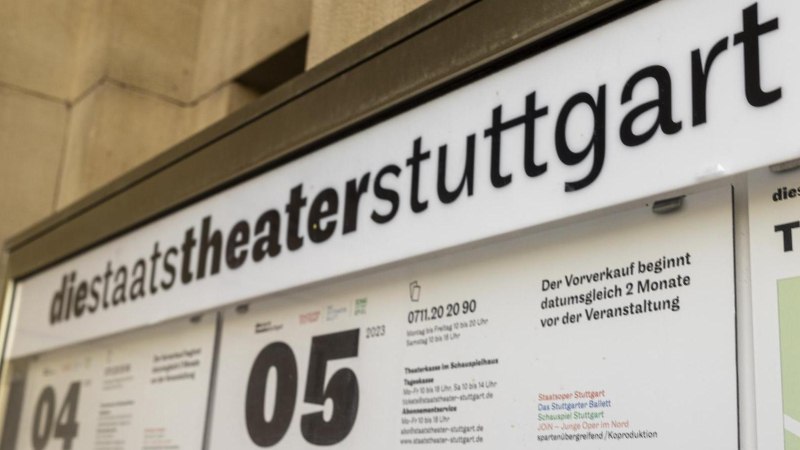 Close-up of an information sign of the Staatstheater Stuttgart with event information and contact details., © Stuttgart-Marketing GmbH, Sarah Schmid