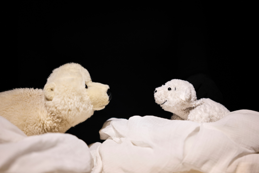 Der kleine Eisb&auml;r w&uuml;nscht seinem Papa eine gute Nacht., &copy; Fithe &ndash; Figurentheater aus Ostbelgien