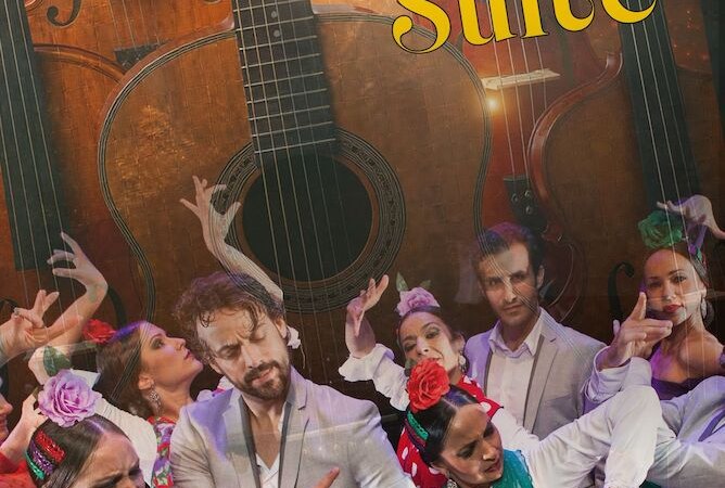 Flamenco-T&auml;nzer in lebhaften Kost&uuml;men tanzen leidenschaftlich vor einem Hintergrund aus Gitarren und Streichinstrumenten., &copy; Theaterhaus Stuttgart e.V.