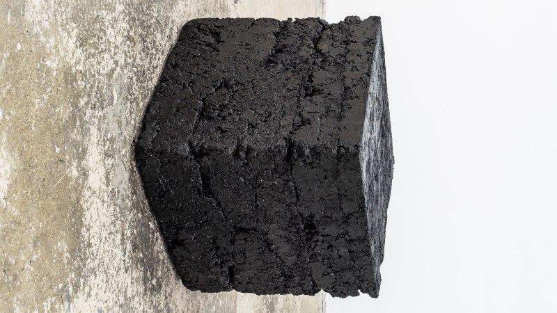 Farbkubus von Matthias Lutzeyer in der Galerie Braun, &copy; J&uuml;rgen Bubeck