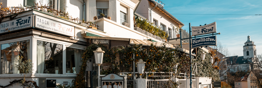 A restaurant called 'Tasca im Feui', which offers Portuguese and Spanish specialties. Next to it is a sign for 'Feuilleton', a cabaret and music club., © Stuttgart-Marketing GmbH, Sarah Schmid A restaurant called 'Tasca im Feui', which offers Portuguese and Spanish specialties. Next to it is a sign for 'Feuilleton', a cabaret and music club., © Stuttgart-Marketing GmbH, Sarah Schmid