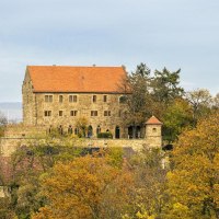 Magenheim Castle in Cleebronn stands majestically on a hill, surrounded by trees in their autumn colors and a vast landscape., &copy; SMG Stuttgart Marketing GmbH - Sarah Schmid