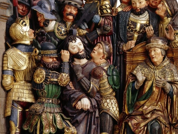 Detailreiche mittelalterliche Skulpturen in bunten Gewändern, die eine lebhafte Szene mit mehreren Figuren darstellen., © Landesmuseum Württemberg