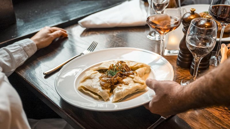 Maultaschen und Wein, © Stuttgart-Marketing GmbH, Sarah Schmid Maultaschen und Wein, © Stuttgart-Marketing GmbH, Sarah Schmid