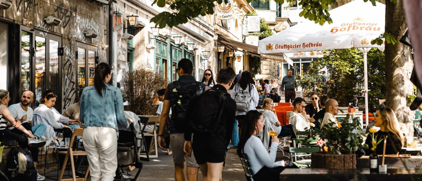 Leonhardsviertel: Außengastro am Wilhelmsplatz, © Stuttgart-Marketing GmbH, Sarah Schmid