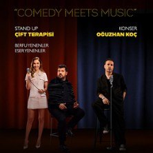 Drei Personen auf einer Bühne, zwei stehen, einer sitzt. Hintergrund in Rot und Blau. Text: 'Comedy Meets Music', 'Çift Terapisi', 'Oğuzhan Koç'., © links im Bild Drei Personen auf einer Bühne, zwei stehen, einer sitzt. Hintergrund in Rot und Blau. Text: 'Comedy Meets Music', 'Çift Terapisi', 'Oğuzhan Koç'., © links im Bild