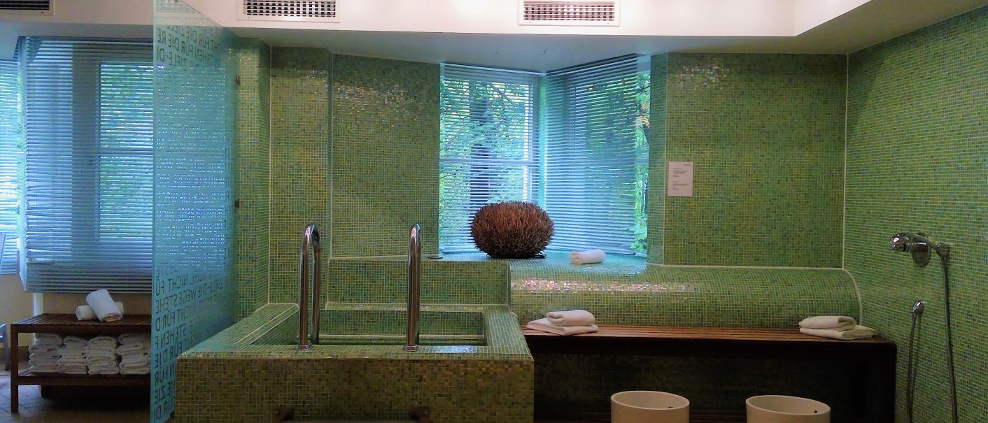 Modern room with Kneipp basin, green mosaic tiles, towels and two footbaths. Bright lighting and windows with blinds., &copy; relexa Waldhotel Schatten